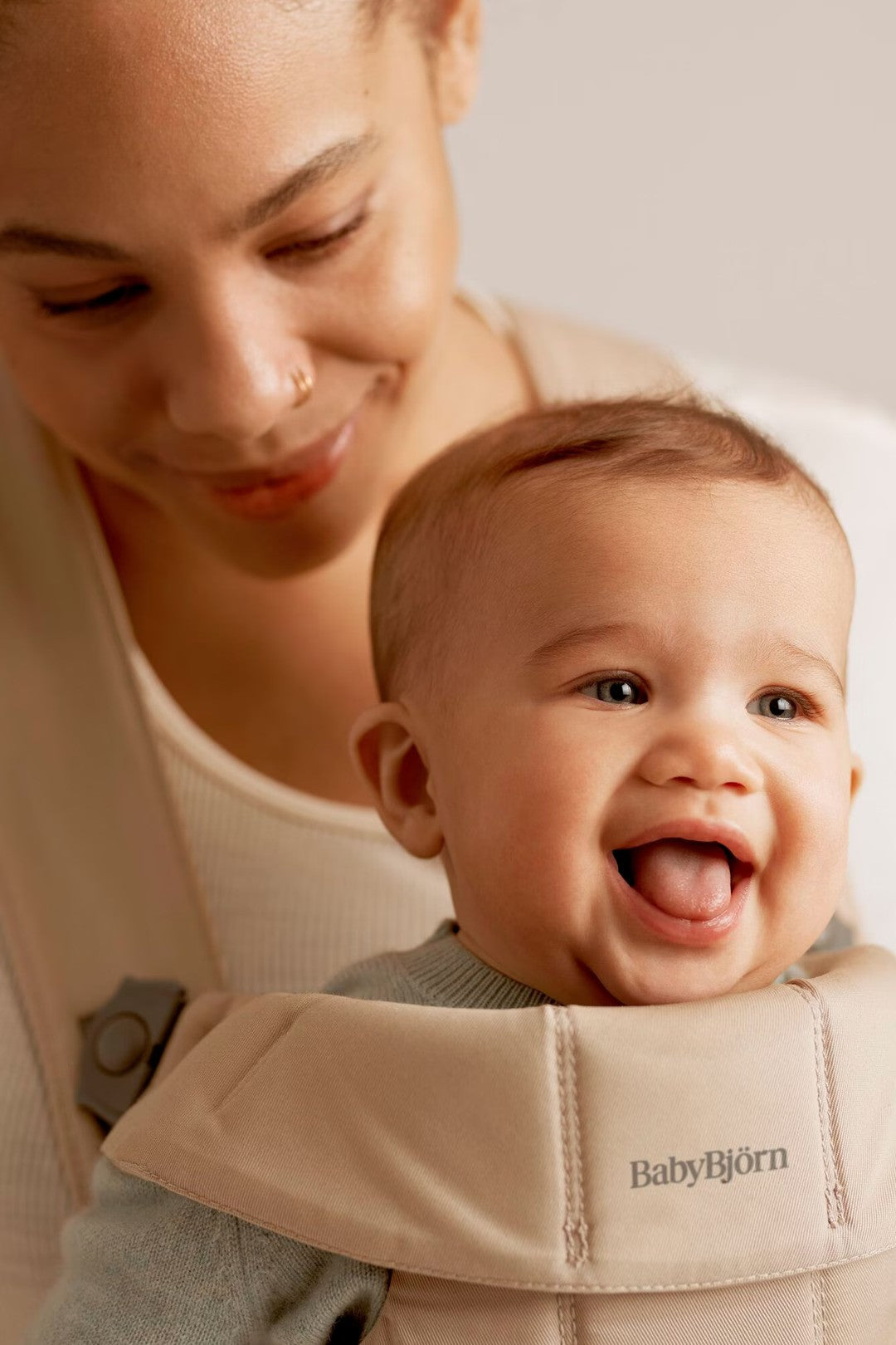 BABY BJORN - CARRIER | Mini / Melange - Pesak (0-1 god)