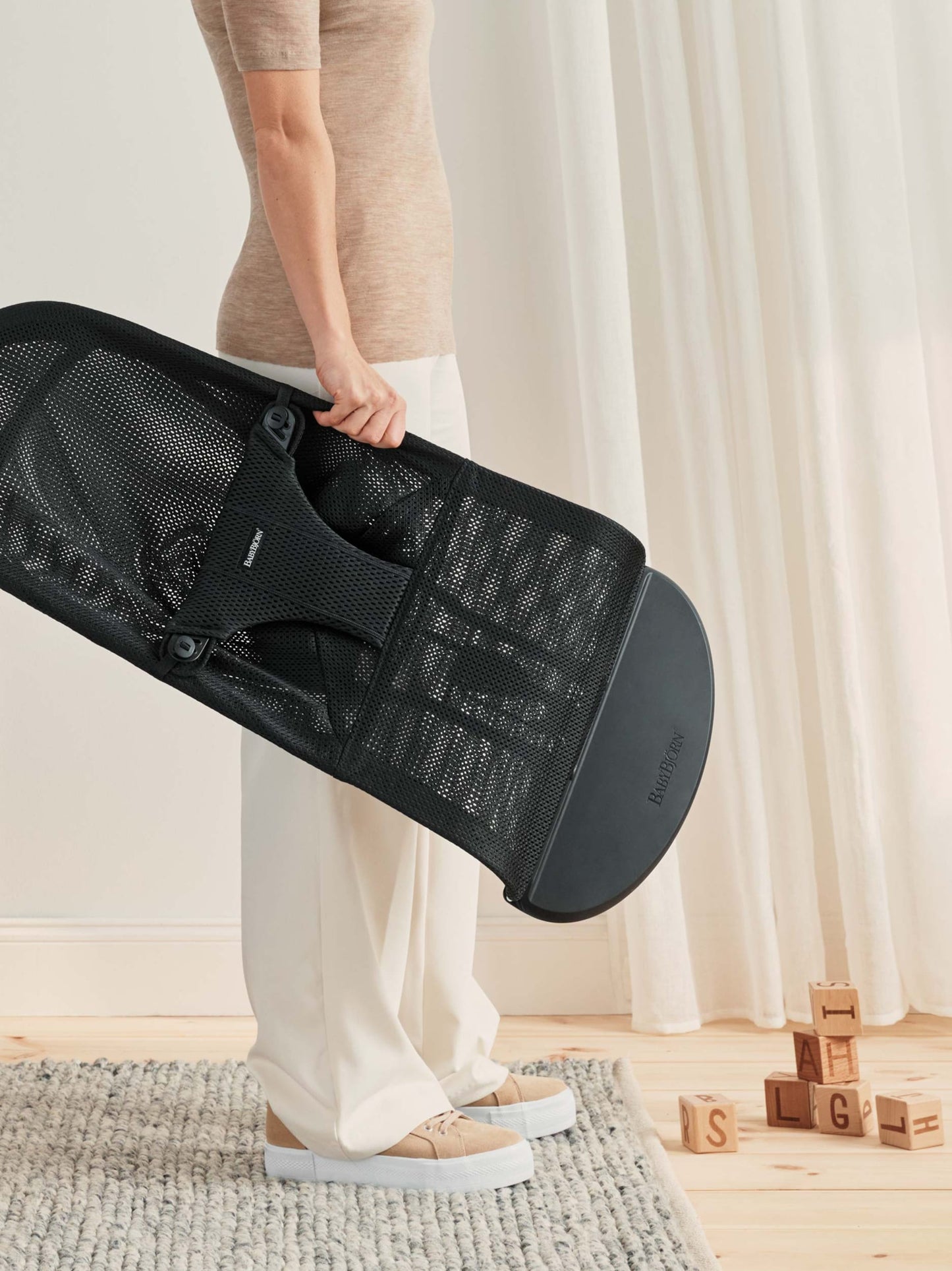 BABY BJORN - Bliss / Mesh - Crna - 006225