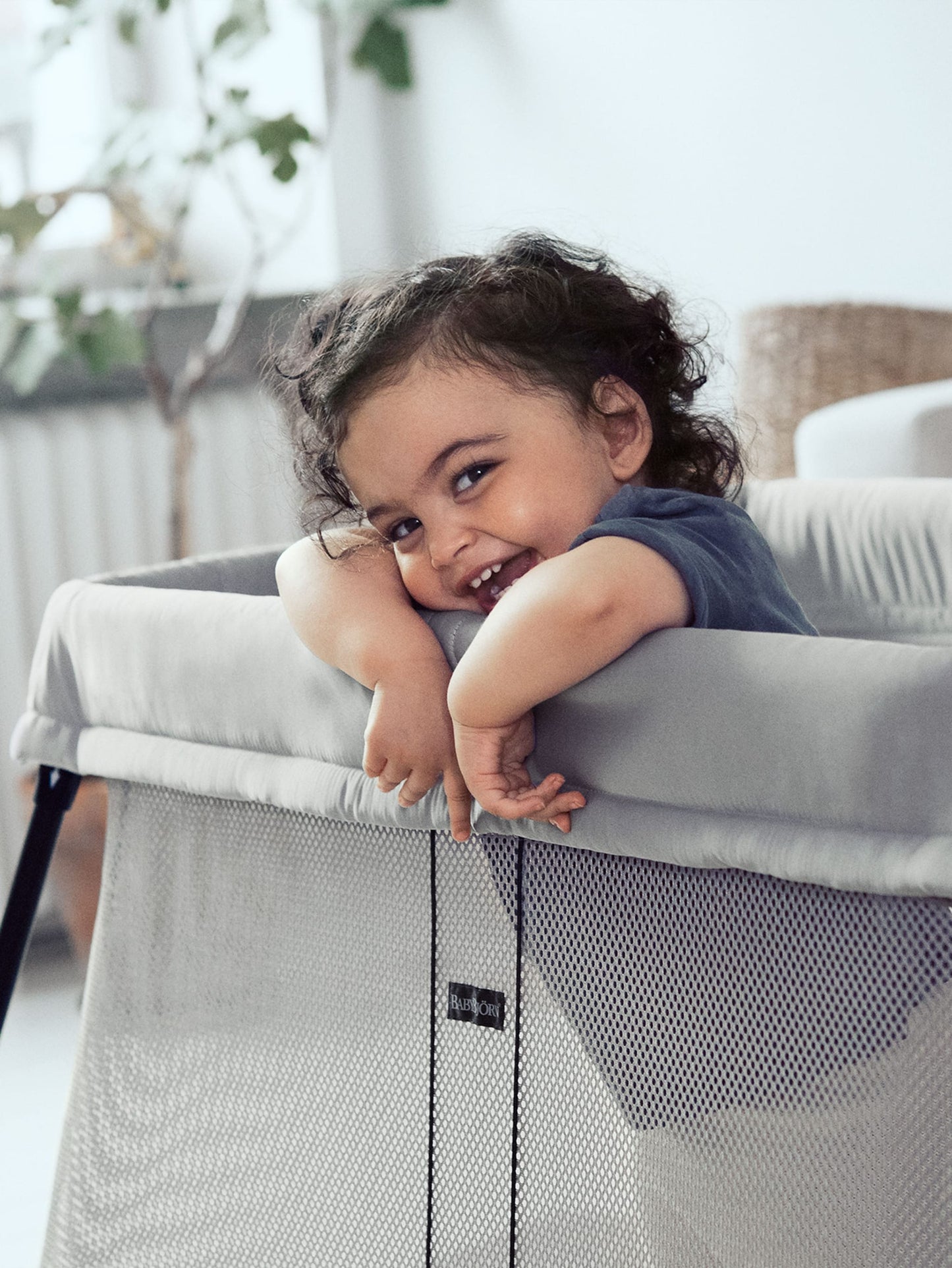 BABY BJORN - TRAVEL CRIB LIGHT | Mesh - Sivi
